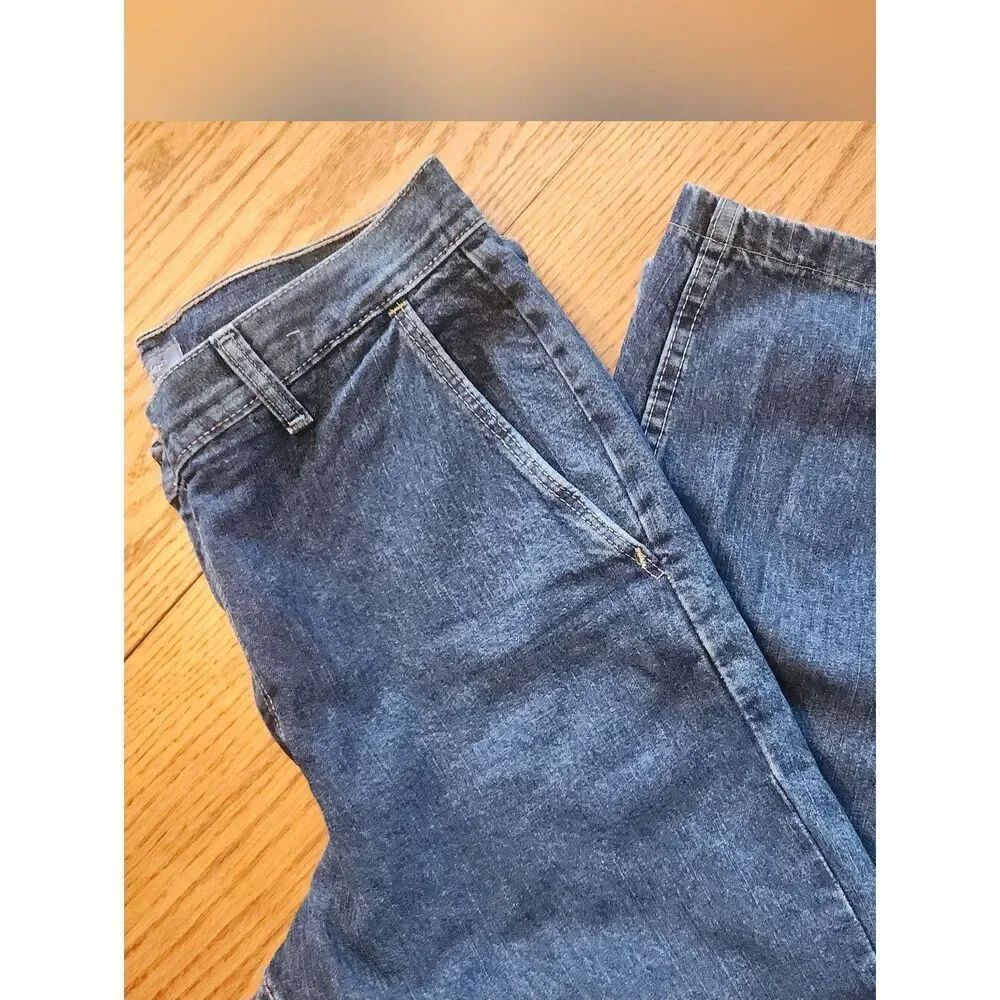 12 Wrangler for Women Classic High-Waist Denim Cropped Jeans- Medium Blue wash